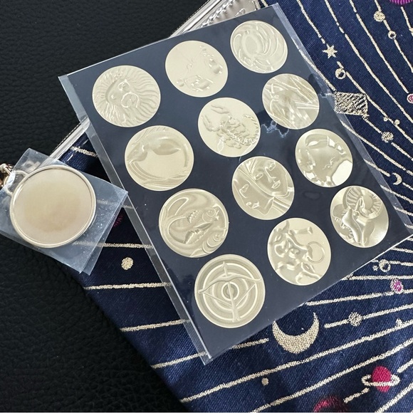 Estée Lauder Cosmetic Bag with Zodiac Stickers - Picture 6 of 7